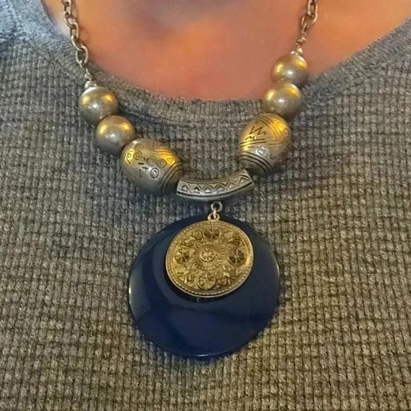 unbranded Jewelry - Silvertone Bead BOHO Necklace 12"
